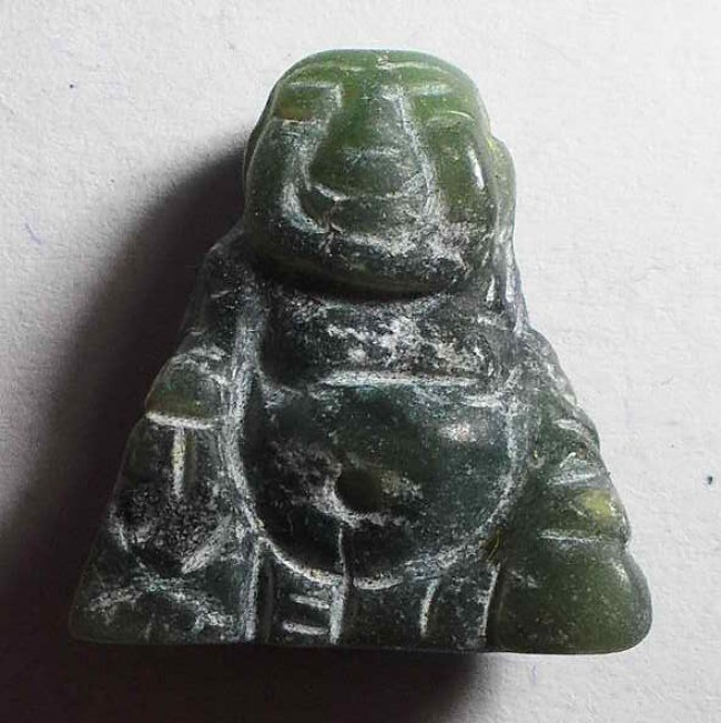 พระหยกแกะสลัก ลพ.วิริยังค์ วัดธรรมมงคล ปี 36