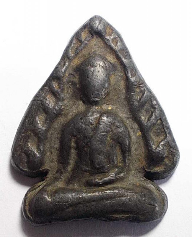 พระเนื้อชินเงิน พิมพ์พระร่วงนั่งซุ้มขีด