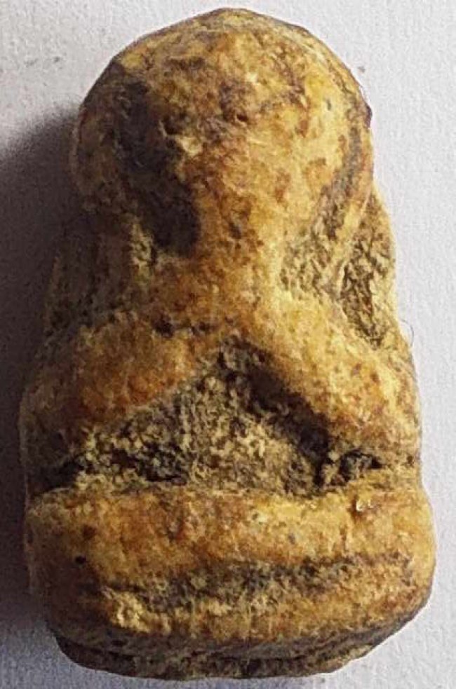 พระปิดตา เนื้อผงน้ำมัน กรุวัดอัมพวา