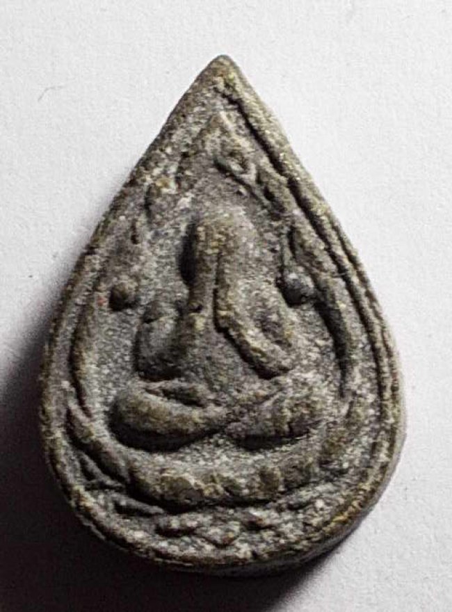 พระปิดตาพิมพ์หยดน้ำหลังยันต์ห้า วัดบ่อวิน จ.ชลบุรี พระปิดตาพิมพ์หยดน้ำหลังยันต์ห้า วัดบ่อวิน จ.ชลบุรี