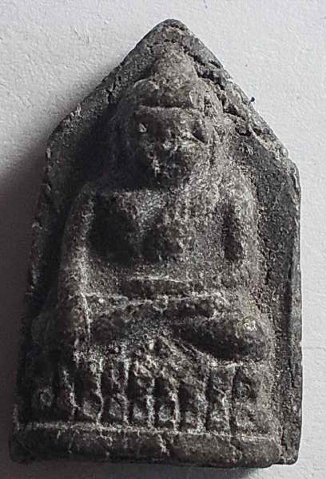 พระชัยวัฒน์ครึ่งซีก เจ้าคุณศรี(สนธิ์) วัดสุทัศน์ 