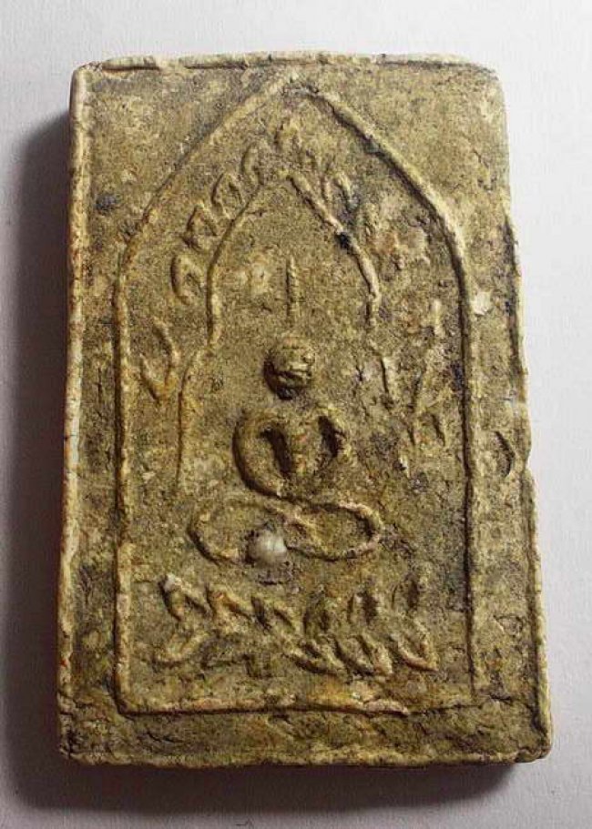 พระพุทธชินราชผงเก่าเข่าบ่วง