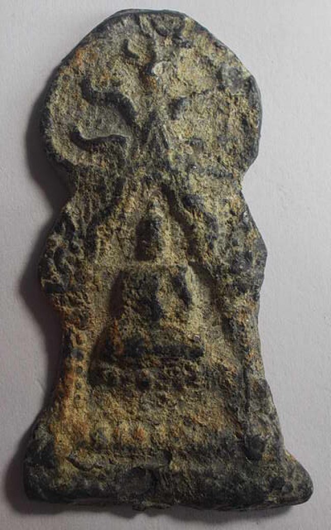 พระซุ้มร่มโพธิ์ (ฝักเพกา) พิมพ์ใหญ่ เนื้อชินเงิน กรุวัดมหาธาตุ จ.เพชรบูรณ์