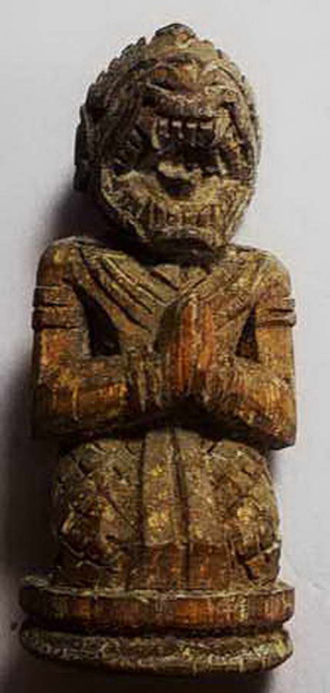 หนุมานไม้แกะเก่า พิมพ์พนมมือ ใต้ฐานลงจารย์