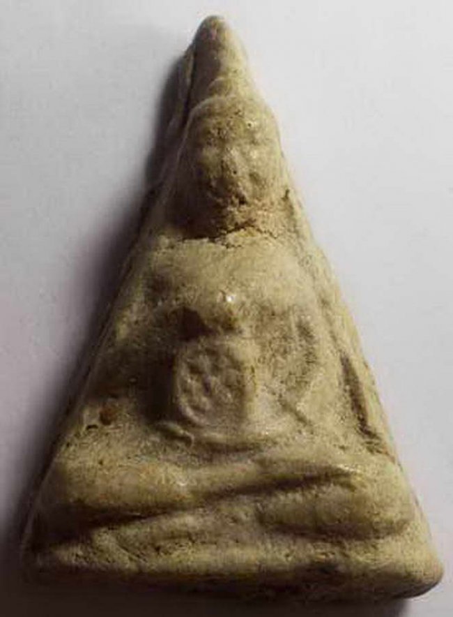 สมเด็จพระธรรมจักร เนื้อผงน้ำมัน รุ่นแรก หลวงพ่อโบ วัดโคกหิรัญ อยุธยา ปี 2492