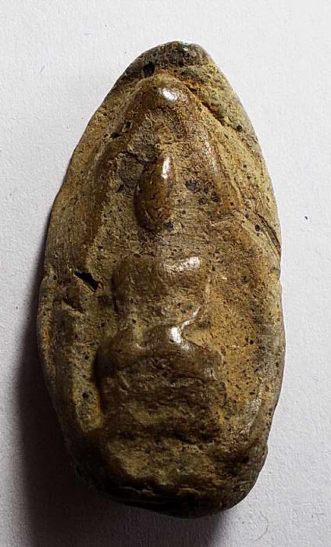 พระสรรค์นั่ง เนื้อดิน พิมพ์สองหน้า ชัยนาท