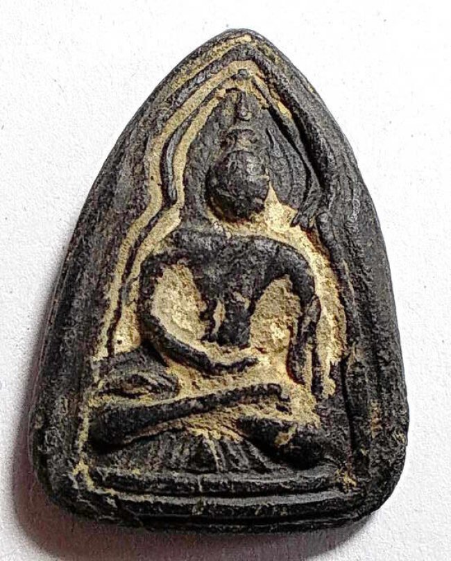 ลพ.คร้าม วัดพระเงิน นนทบุรี พิมพ์กลีบบัวซุ้มเว้าสะดุ้งกลับ