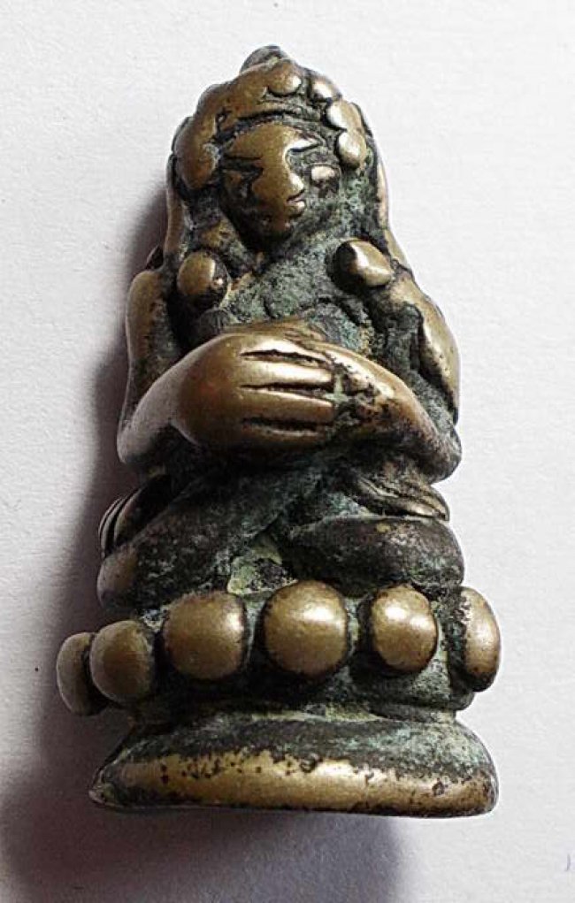 พระกริ่งตั๊กแตน หรือพระกริ่งเขมร