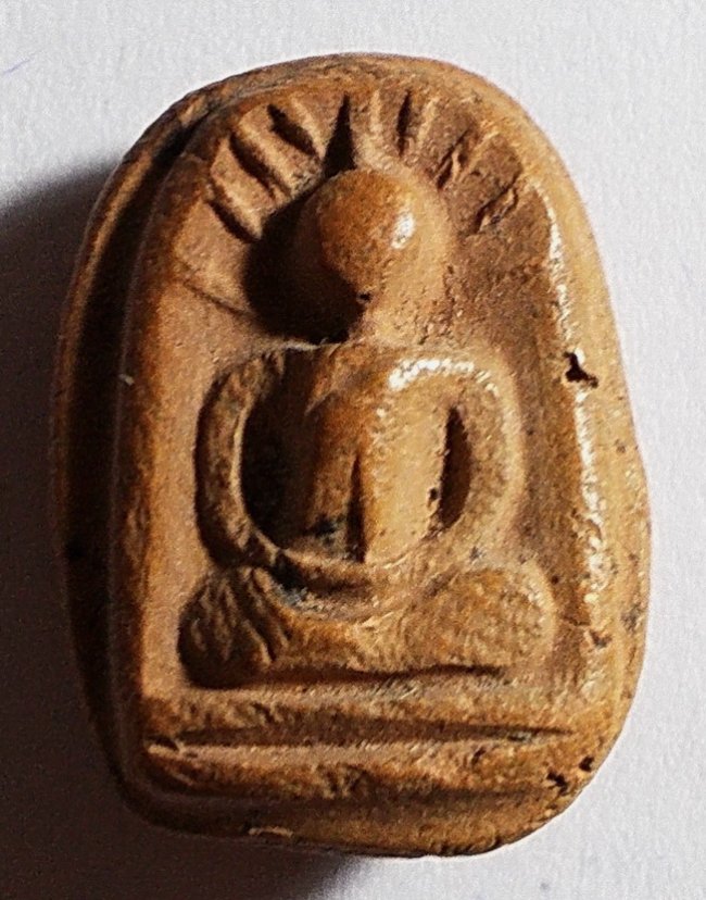 เม็ดบัว เนื้อดิน ลพ.อ๋อย วัดไทร บางขุนเทียน ปี 2490