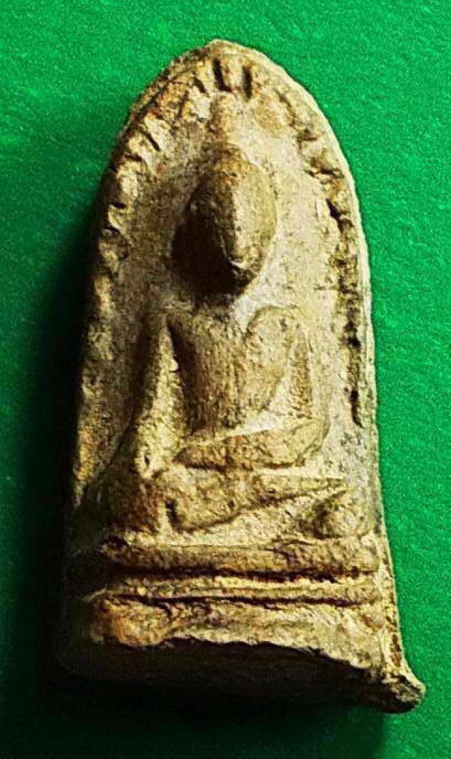 พระรอดวัดพระสิงห์ พิมพ์ตั๊กแตนใหญ่ ปี 2496