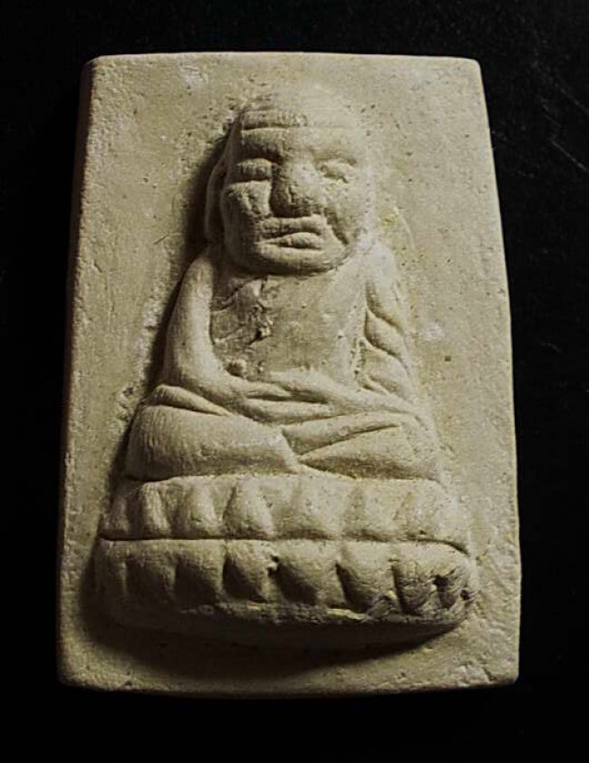 ลป.ทวด พิมพ์ตัวด้วง สี่เหลี่ยมกรรมการ ฝังเม็ดผงบางขุนพรหม อจ.ทอง วัดสำเภาเชย