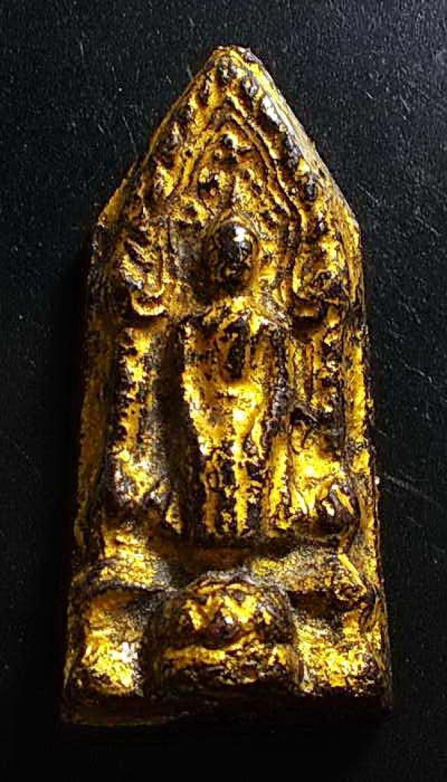 พระกรุวัดประยุร กรุงเทพฯ พิมพ์นั่งห้อยพระบาท 