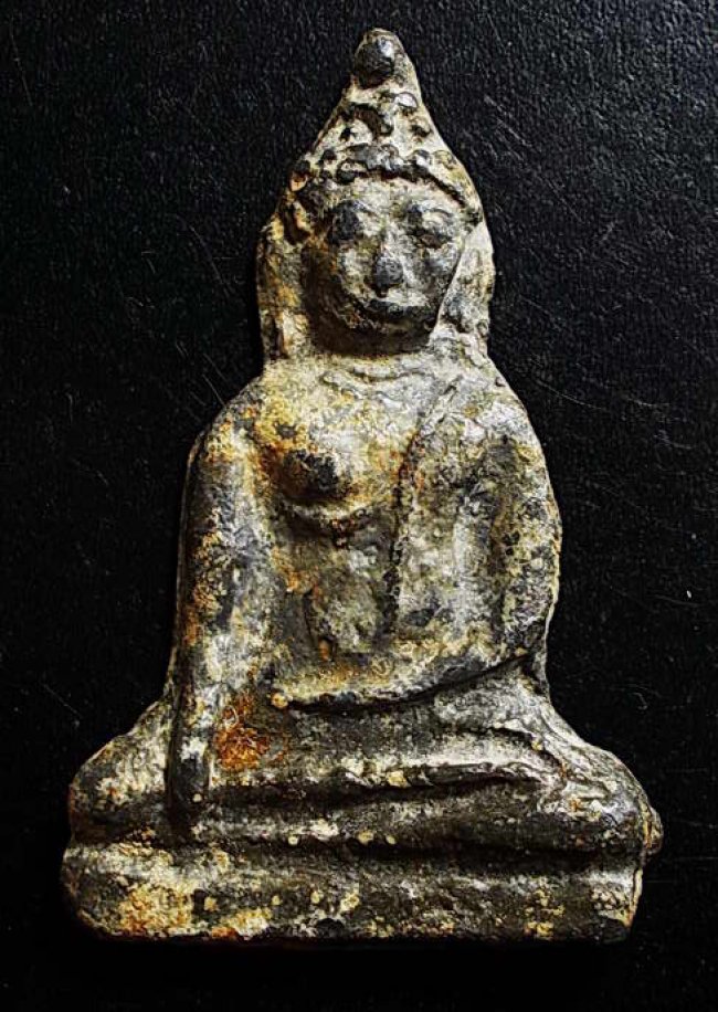 พระร่วงนั่ง สนิมแดง กรุวัดศรีสะอาด เพชรบูรณ์