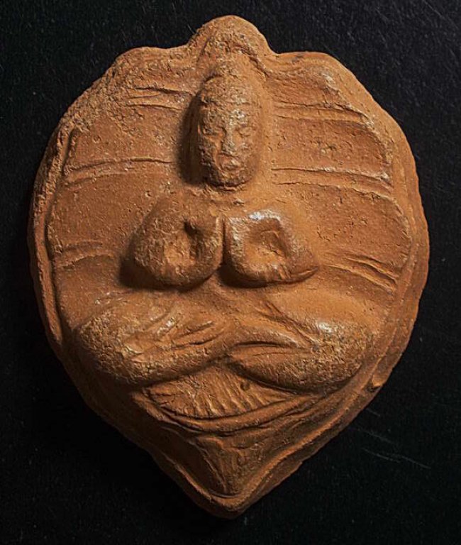 พระโพธิจักร ใบโพธิ์ พิมพ์พนมมือ ลพ.ลี วัดป่าคลองกุ้ง ปี 2496