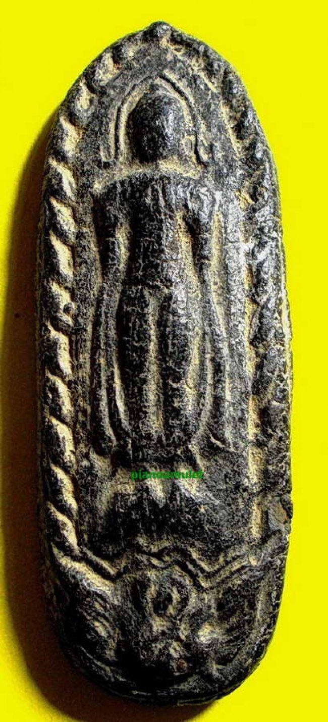 พระพนัสบดี เนื้อดินผสมผง กรุหน้าพระธาตุ พนัสนิคม ชลบุรี