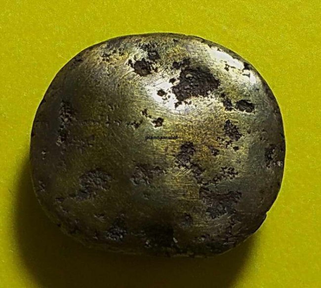 เม็ดกระดุมหัวแหวนเมฆสิทธิ์ วัดอนงค์