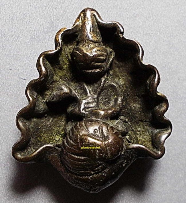 พระอุปคุตเขมรหอยสังข์ ยุคต้น เนื้อสัมฤทธิ์เงินกลับดำ