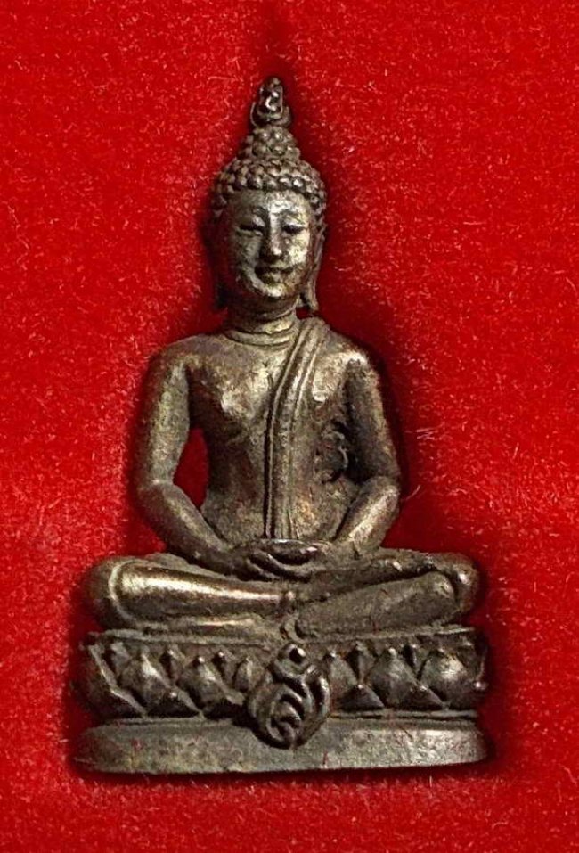 พระชัยวัฒน์ สมเด็จย่า เนื้อนวโลหะ ปี 33 กล่องเดิม 