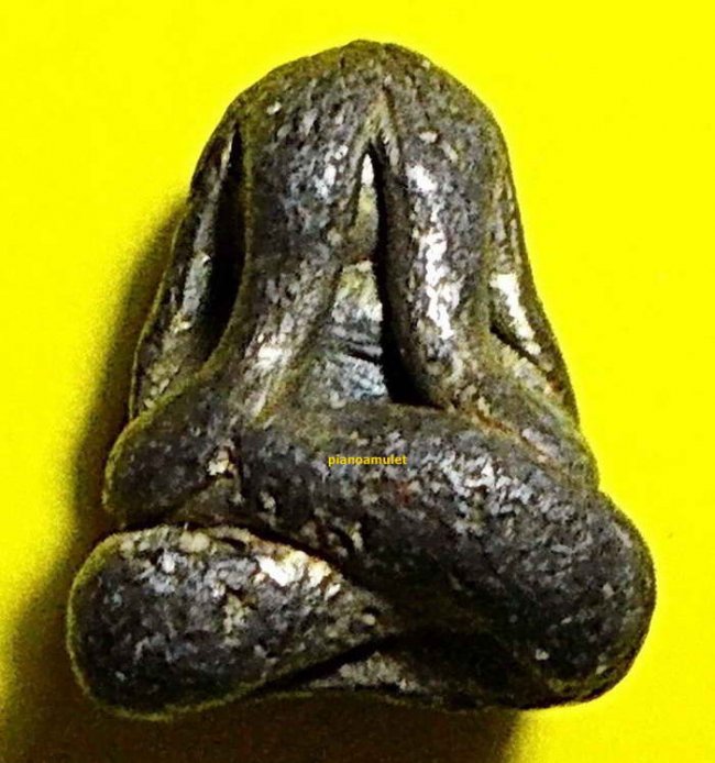 พระปิดตา เนื้อแร่พลวง สายเขาอ้อ พัทลุง