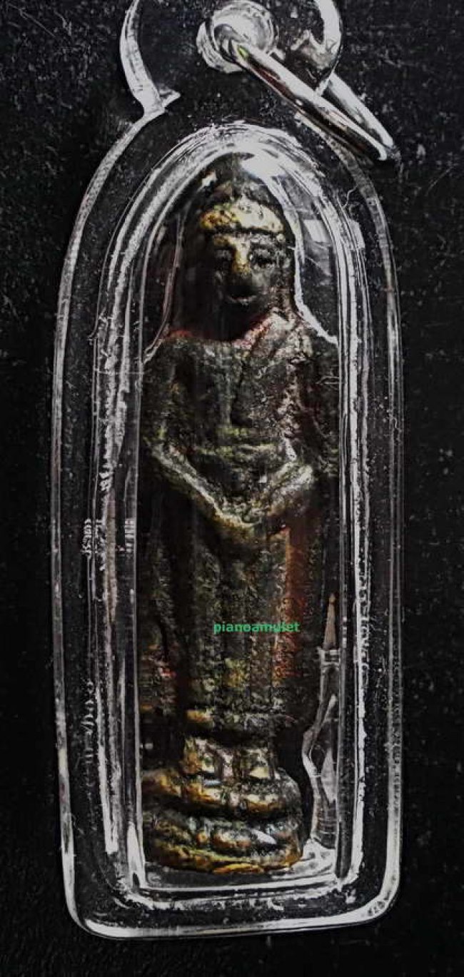 ลป.ใจ วัดเสด็จ พระประจำวันเกิดวันอาทิตย์ ปางถวายเนตร