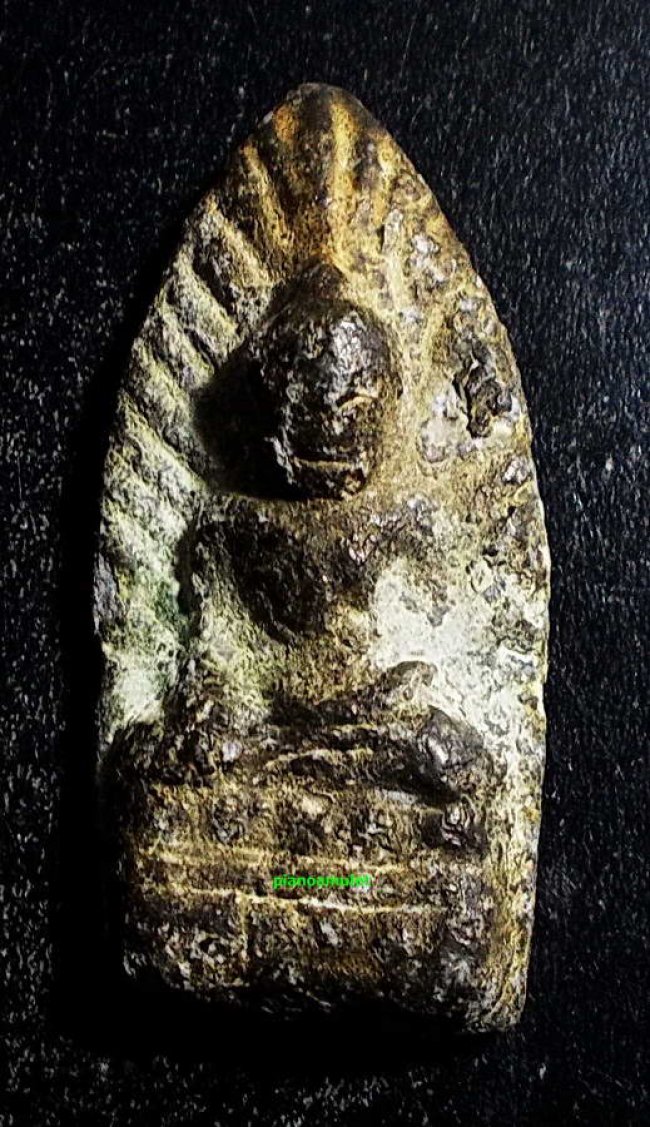 พระร่วงนั่งข้างรัศมี กรุวัดกลาง นครปฐม