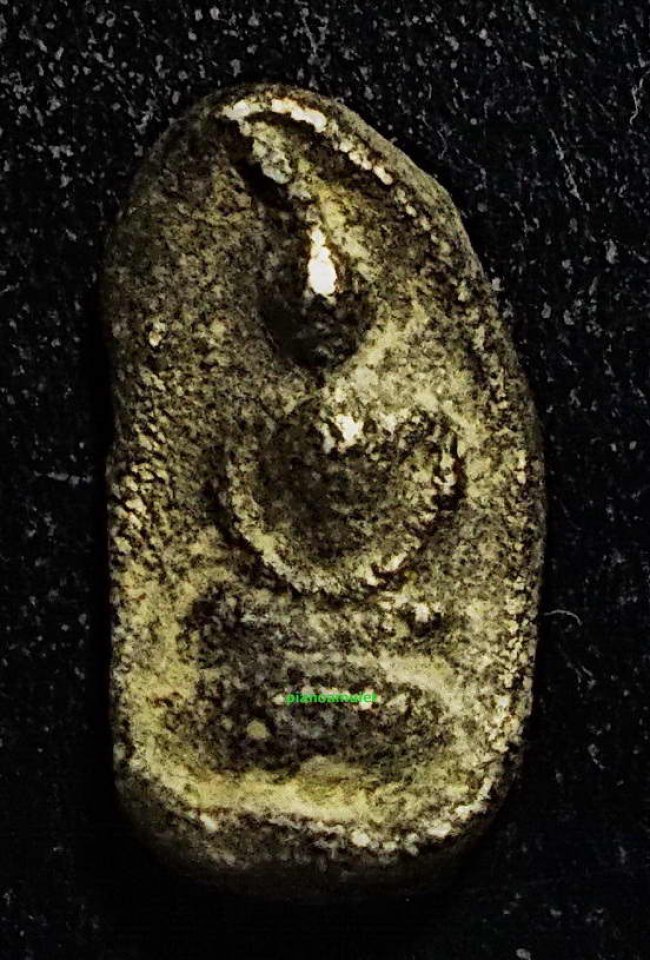 พระพิจิตรเม็ดข้าวเม่า พิมพ์แขนกลม เกศคด ชินเงิน