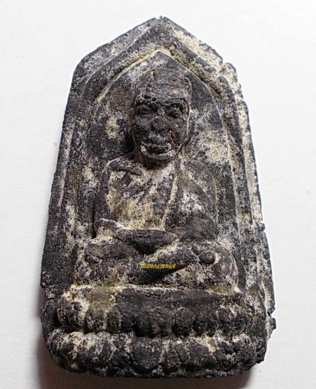 พระหลวงปู่ทวดเนื้อว่าน พิมพ์ห้าเหลี่ยมจัมโบ้ วัดนาประดู่ ปัตตานี