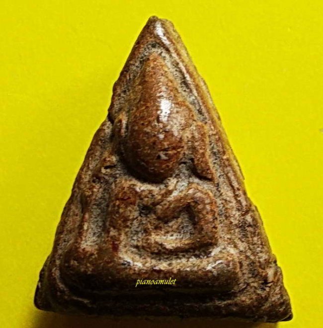 นางพญา พิมพ์หูกระต่าย กรุวัดสุดสวาสดิ์