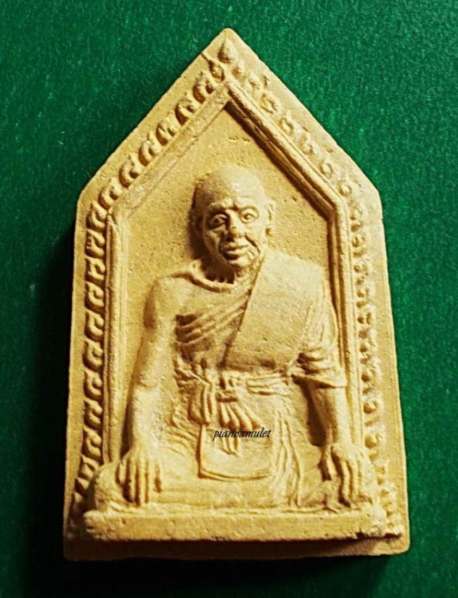 พระผงรุปเหมือนห้าเหลี่ยมรุ่นแรก หลวงปุ่เหมือน วัดกำแพง ชลบุรี