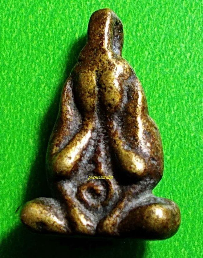 พระปิดตาหลวงพ่อยุ้ย วัดบางกะปิ รุ่นแรก ปี 2485