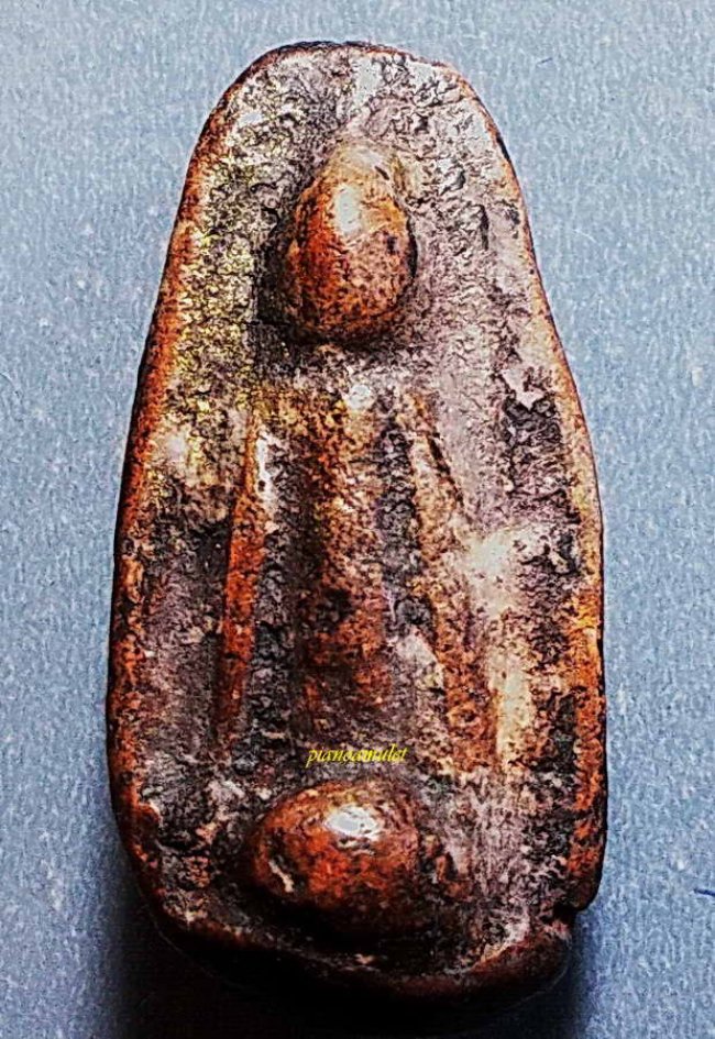 พระกำแพงเปิดโลก (ยืนตอ ) เม็ดทองหลาง กำแพงเพชร