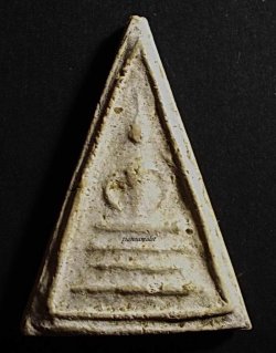 สมเด็จเผ่า พิมพ์สามเหลี่ยม วัดอินทร์ ปี 2495