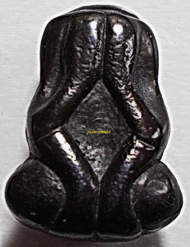 พระปิดตาพิมพ์หูกระต่าย หลวงปู่จันทร์ วัดบ้านยาง