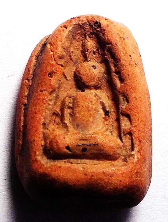 พระเม็ดบัว เนื้อดิน พิมพ์ซุ้มขีด เจ้าคุณโพธิ์ กรุวัดชัยพฤกษ์มาลา