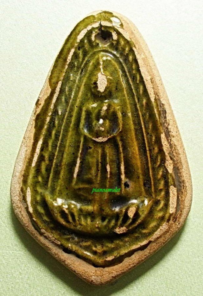 พระผงกระเบื้องเคลือบ ปางอุ้มบาตร หลวงพ่อโต วัดอินทร์