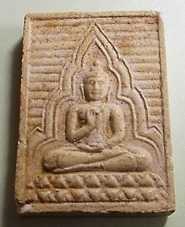 พระวัดปากน้ำ รุ่น 4  พิมพ์ใหญ่หลัง ภ ด้านหลังโรยพลอย