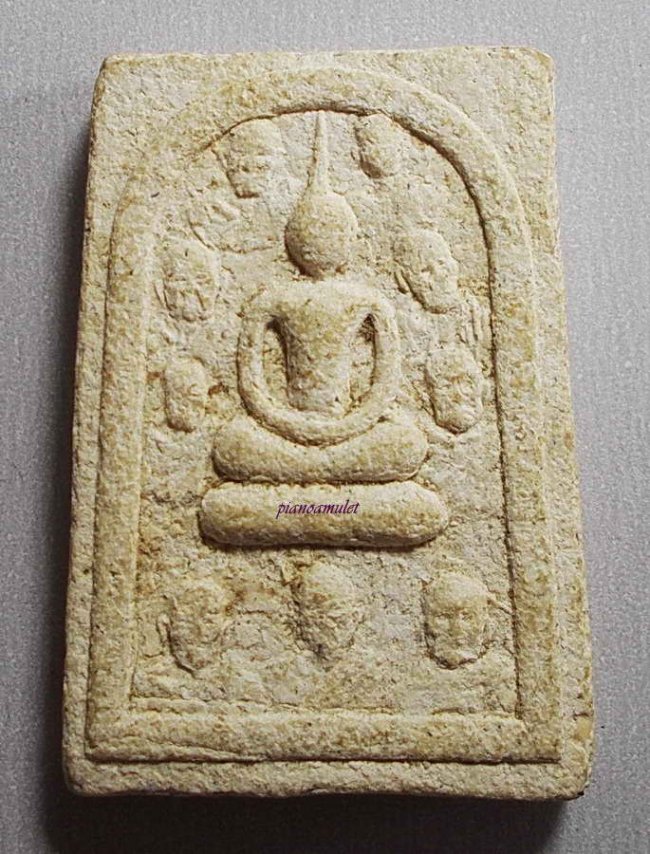 สมเด็จ 9 พระอรหันต์ เนื้อผสมอัฐิธาตุ อังคารธาตุ เกศา และชานหมากของพระอรหันต์ 9 รูป 