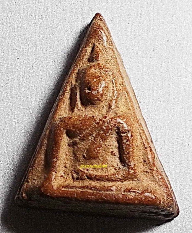 นางพญา เนื้อดิน ลป.โต๊ะ วัดประดู่ฉิมพลี พิมพ์เทวดา ยุคแรก ปี 2472