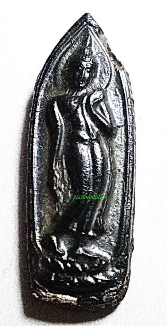 พระกำแพงลีลา เนื้อว่านหน้าเงิน กำแพงเพชร