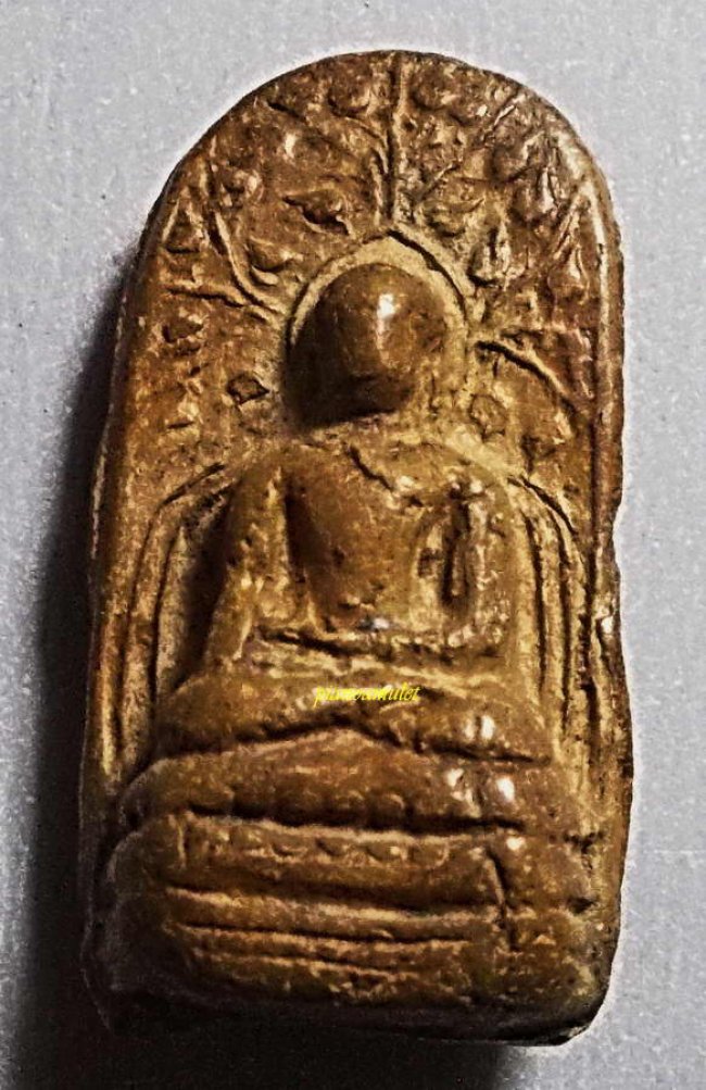 พระคงทรงพระบาง พิมพ์บัวกลม ลำพูน