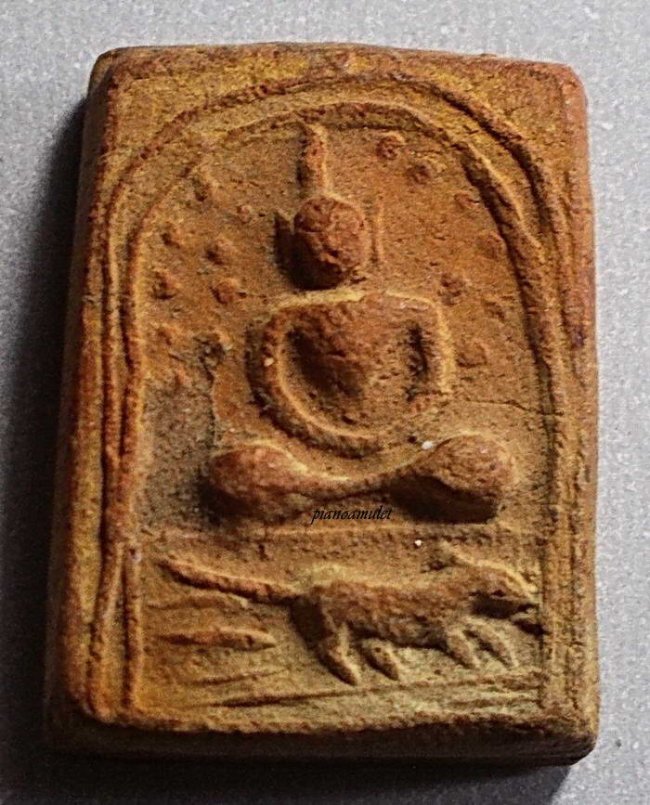 พระเนื้อดิน 12 ราศรี หลวงพ่อเล็ก วัดท่าอิฐ จ.ฉะเชิงเทรา ปี 2484 ปีชวด