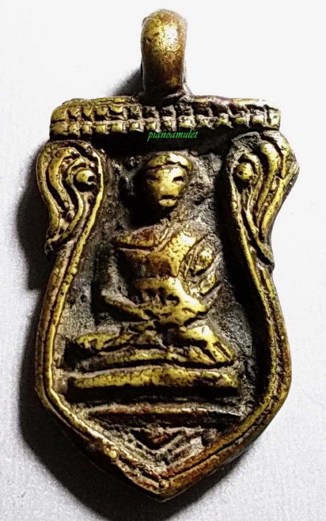 เหรียญหล่อโบราณ หลวงพ่อไปล่ วัดกำแพง พิมพ์เสมาใหญ่ รุ่นแรก 