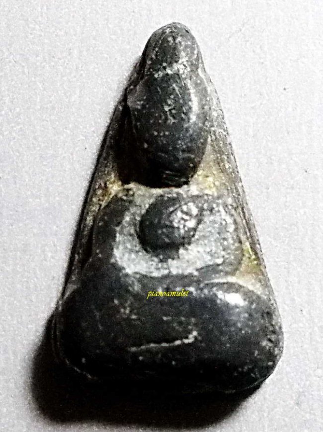 ลพ.เนียม วัดน้อย สุพรรณบุรี พิมพ์สามเหลี่ยม