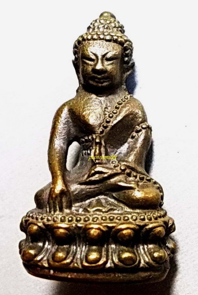 พระกริ่งชินบัญชร เนื้อนวะก้นทองแดง หลวงปู่ทิม วัดละหารไร่ จ.ระยอง ปี 2517