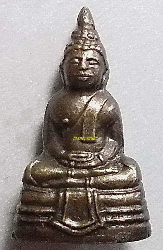 พระกริ่งพระพุทธโสธร พิมพ์หน้าใหญ่ A เนื้อทองเหลืองรมดำ ปี 2500 พระกริ่งพระพุทธโสธร พิมพ์หน้าใหญ่ A เนื้อทองเหลืองรมดำ ปี 2500