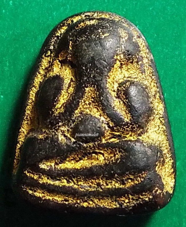 พระปิดตาสะดือใหญ่เสริมฐาน หลังยันต์อิติ ปิดทอง ลป.เฮี้ยง วัดป่า ชลบุรี