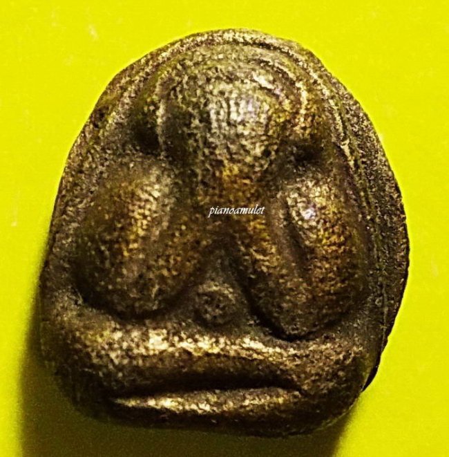 พระปิดตา หลังยันต์อิติ เนื้อผงคลุกรัก ปิดทอง หลวงปู่เฮี้ยง วัดป่า ชลบุรี