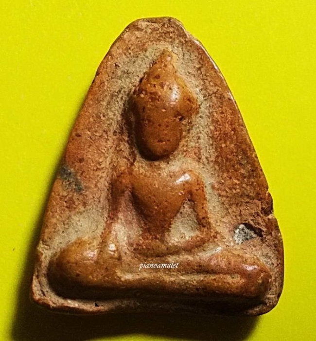 พระร่วงนั่งเข่ากว้าง กำแพงเพชร