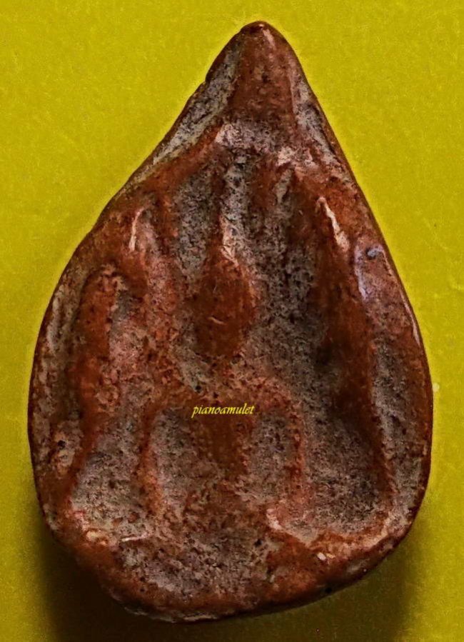 พระกำแพงซุ้มกอพิมพ์พัดโบก เนื้อดิน กำแพงเพชร