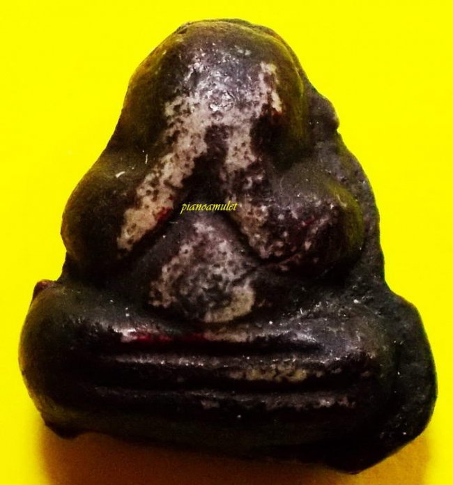 พระปิดตา หลวงพ่อทองสุข วัดสะพานสูง พิมพ์ตะพาบ สะดือจุ่น ปี 95